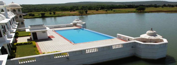 2241/juSTa Lake Nahargarh Palace - Chittorgarh 17.jpg